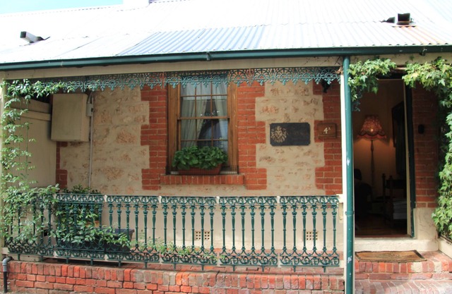 The Lion Cottage Historic Bed and Breakfast