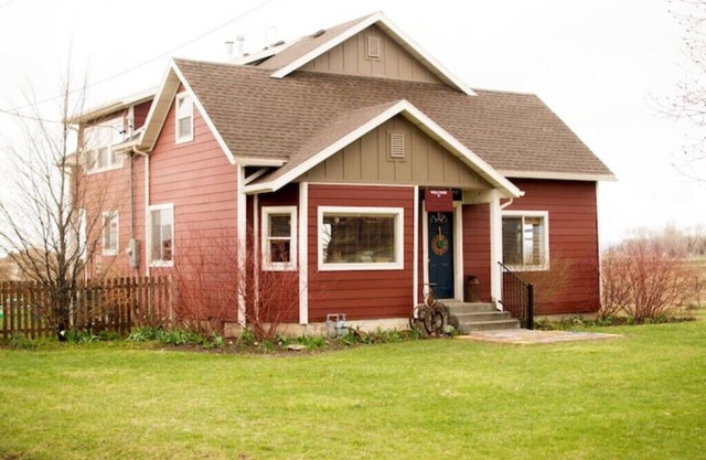 The Little Red Inn/Preschool Near Bear River Cityn