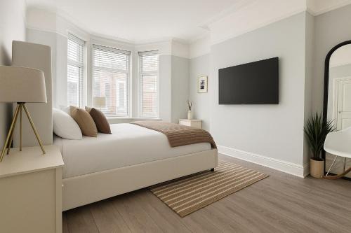 The Liverpool Escape - 5 min walk to LFC Stadium, Sleeps 8, newly renovated entire home