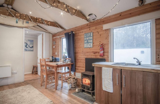 The Lodge - 1 Bedroom - Freshwest Beach Retreat