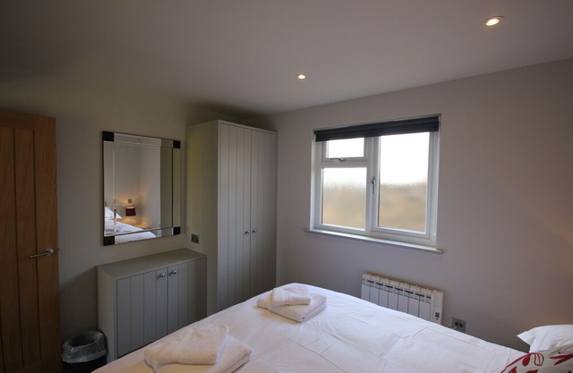 The Lodge At Flintstone Cottages Near Chichester and Goodwood Sleeps 6/8