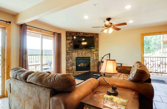 The Lodge at Duck Creek: FISHERMAN'S LANDING SUITE