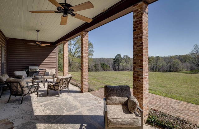 The Lodge- Everyone can sleep under one roof! 10 min to Ruston