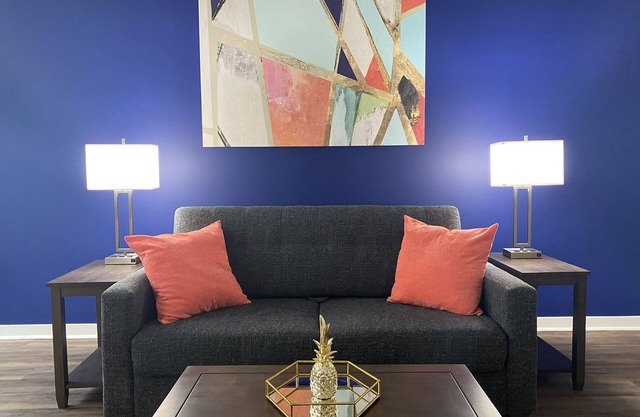 The Lodge, Pets Ok, Wifi, Near Hospital, Monument Circle, King Beds,2BR/2BA