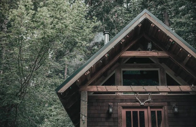 The Lodge @ SkyCamp: Cozy cabin with hot tub 15min from Stevens Pass