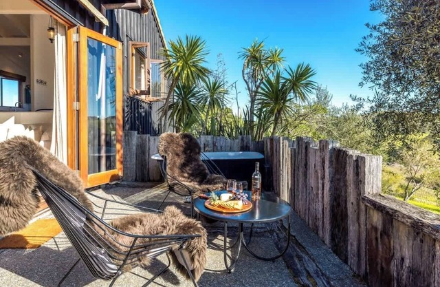 The Loft at Cypress Ridge Estate | Stay Waiheke