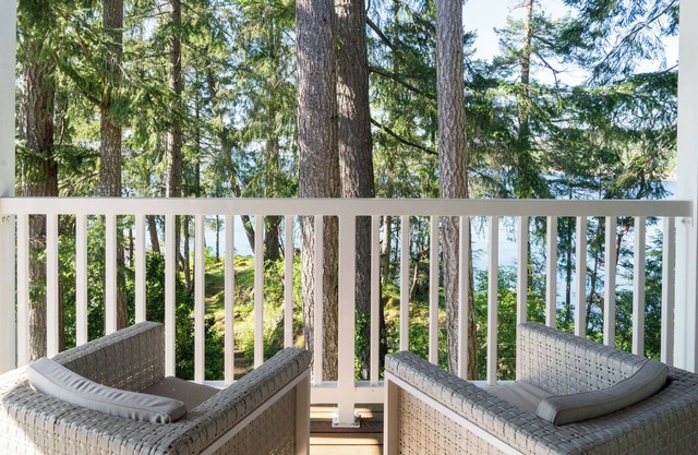 The Loft Oceanfront retreat on Salt Spring Island