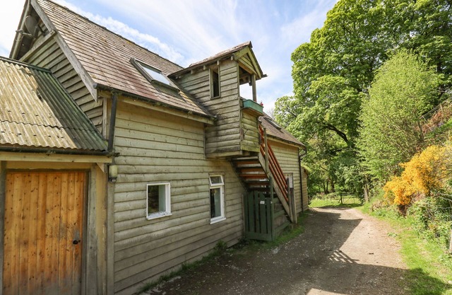 THE LOFT, pet friendly, with a garden in Knighton