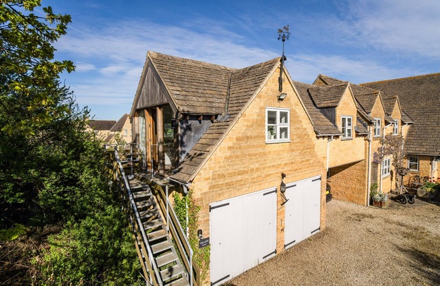 The Loft, sleeping 2 people in a perfect location for exploring the Cotswolds & Shakespeare's county
