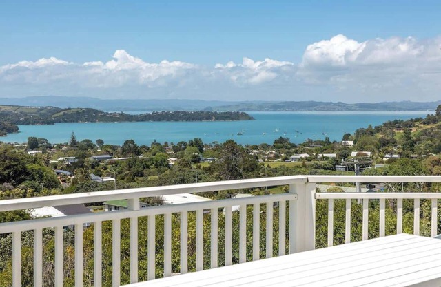 The Lookout | Stay Waiheke