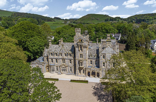 THE MABEL SUITE STONE CROSS MANSION, family friendly in Ulverston