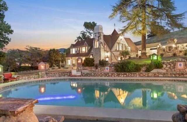 The Magic Castle's Guest Suite - Six Flags, LAX