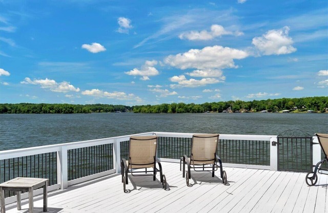 The Magnolia | Luxury, Comfort, and Lake Life – All in One Stunning Escape