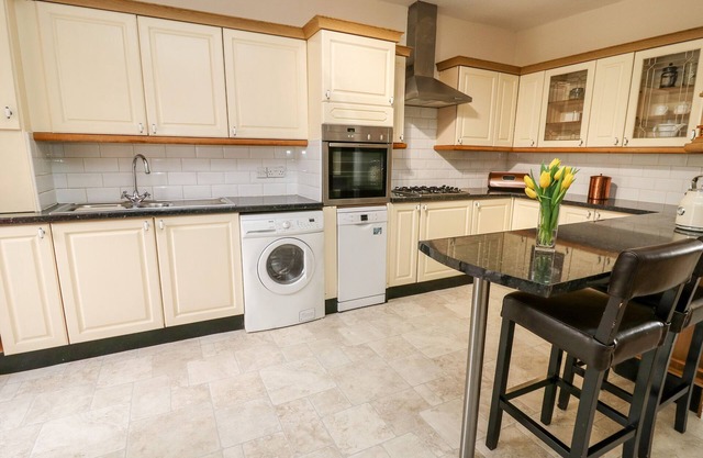 THE MAIFLOUR BAKERY, pet friendly in Crickhowell