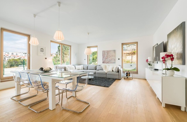 The Majestic Bel Etage: Upscale Apartment with Pool