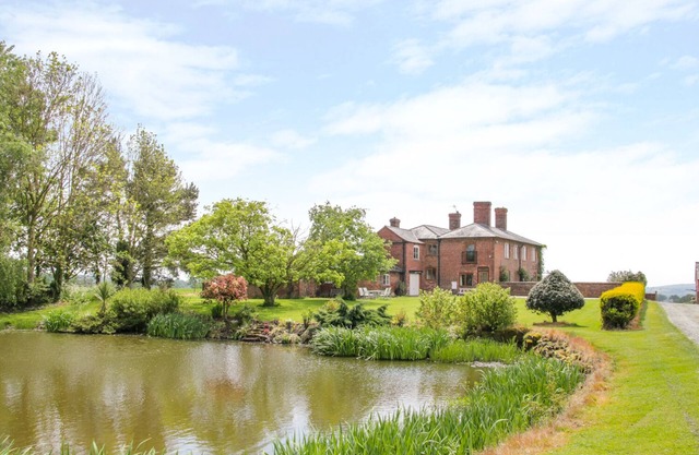 THE MANOR HOUSE AT KENWICK LODGE, family friendly in Cockshutt