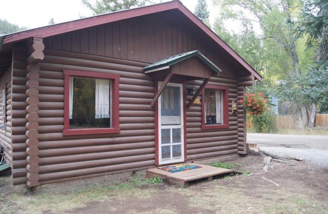 The Marigold Cabin with Mountain Views