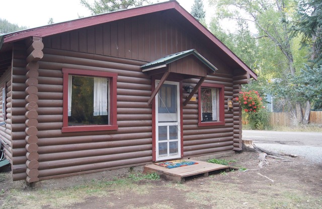 The Marigold Cabin with Mountain Views