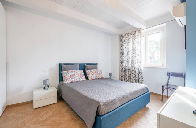 The Marina Apt at 300m from the sea! Patio & Parking