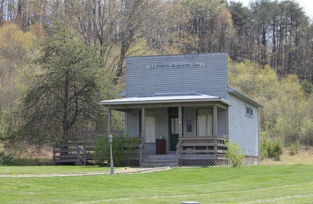 The Martin Country Store Cabin centrally located within the Hocking Hills
