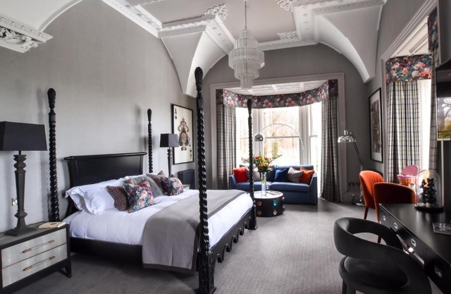 The Meadowpark Bar, Kitchen & Rooms