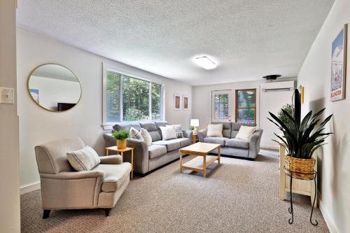 The Mendon Cottage - Charming Vermont Home Close to Pico, Ski Rental Deals!