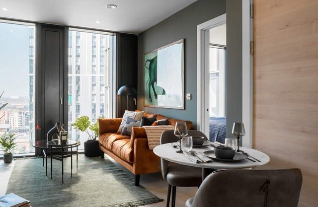 The Mercian 1 XVIII- 1BDR |STUNNING CITY SKYLINE VIEWS! 24-Hour GYM | CINEMA roo