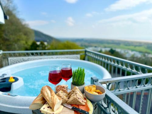 The Mermaids Watch Pendine DOG FRIENDLY with Cymru Holidays