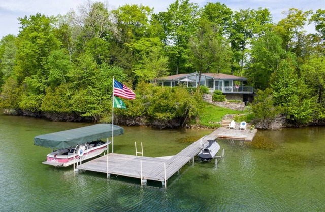 The Mid-Century Glass Cottage 3 Bedroom and 2 Bathrooms on Walloon Lake!