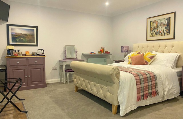 The Midway - Luxurious Private Apartment & Garden