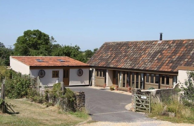 THE MILKING PARLOUR, country holiday cottage, with open fire in Wells