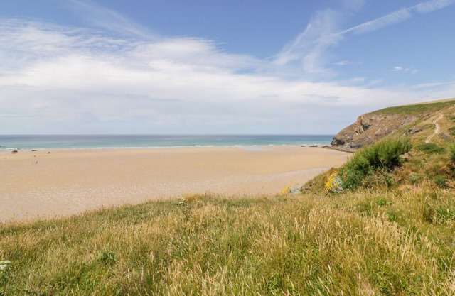 THE MILL HOUSE, pet friendly, with a garden in St Columb Major