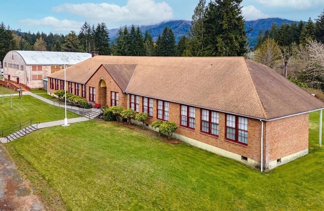 The Mineral Schoolhouse