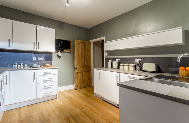 The Modern Classic - Contemporary & Elegant 3BDR Home
