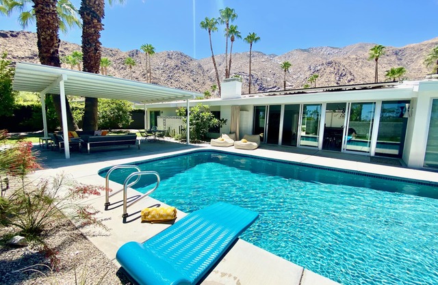 The Modern Rose - Vista Las Palmas Mid-Century Mod Stunning Design