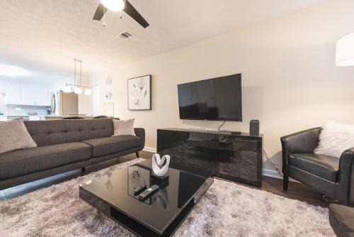The Modern Serenity Townhome -10 mins to Horsepark