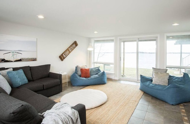 The Montauk, Waterfront & Close to Sandbanks Park