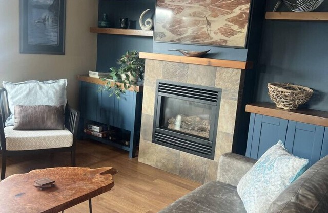 The Moorage; luxury 2 bed/2bath condo on Marina