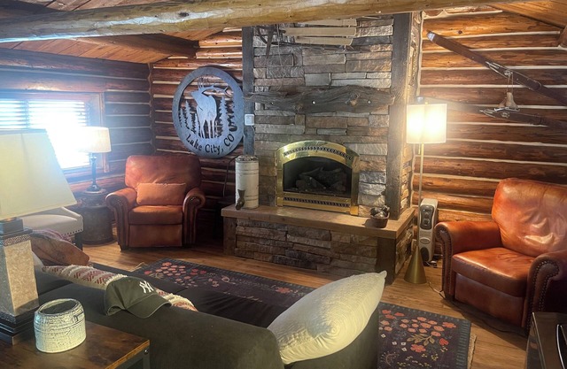 The Moose Goose Cabin by the Lake at Lake San Cristobal
