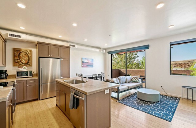 The Morning Star - 2 bed 2 bath Suite W/Red Rock Views