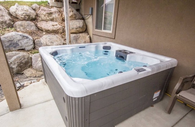 The Mountain Escape | New Private Hot Tub | BBQ | Private Patio | Completely...