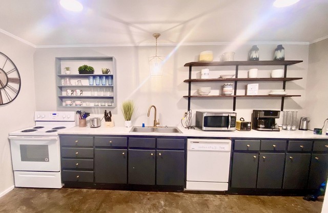 - The Nattie Nestle BLUE- Perfect location! 2 King Beds!