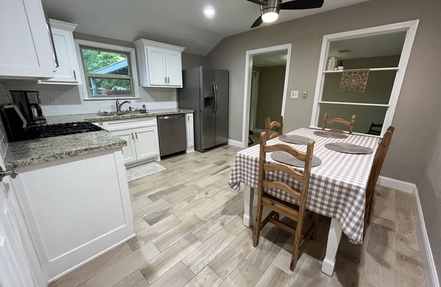 The Nest - centrally located - 2 bed/1 bath home