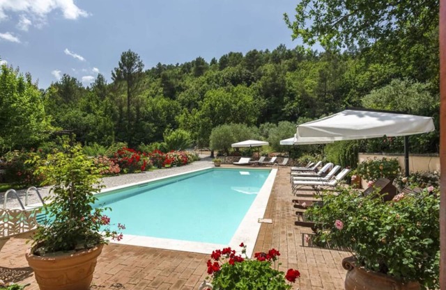 The Nest - Cosy cottage for two in gorgeous property with large swimming pool
