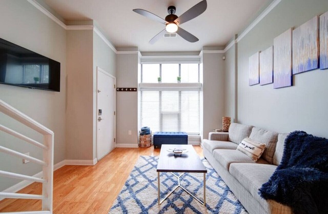"The Nest"—South End—Rooftop Terrace —Light Rail!