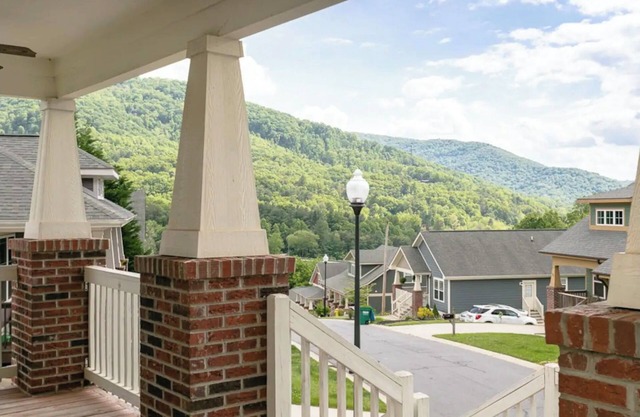 The Nest - The Perfect Asheville Getaway; Pet Friendly!, 10 Mins to Downtown