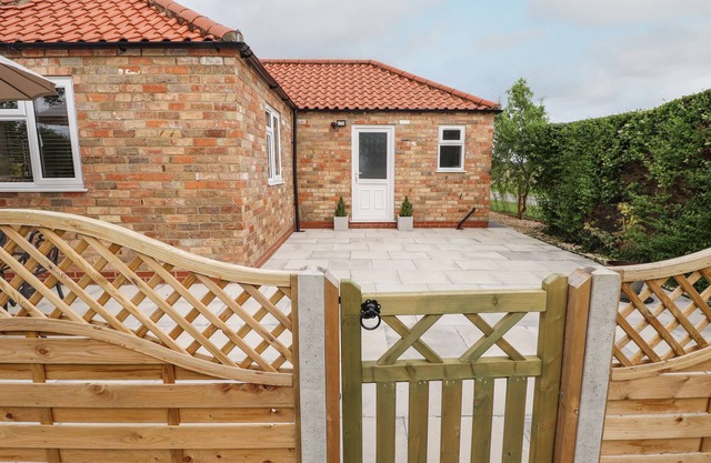 THE NEW BUILD, family friendly, with a garden in Louth