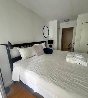 The Nook Modern 1-Bedroom Retreat -COMPLETE UNIT