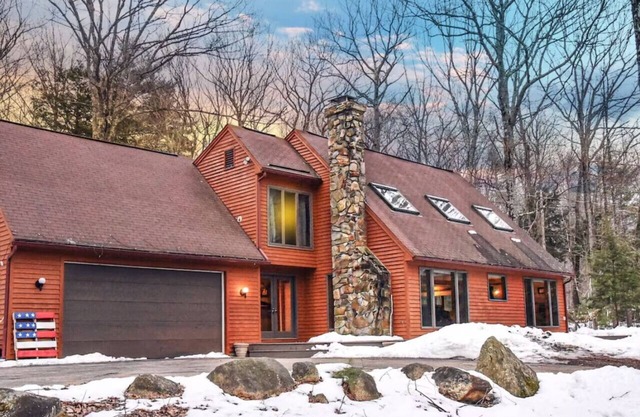 The North Woods Escape | 5BDRM, Hot Tub, Game Room