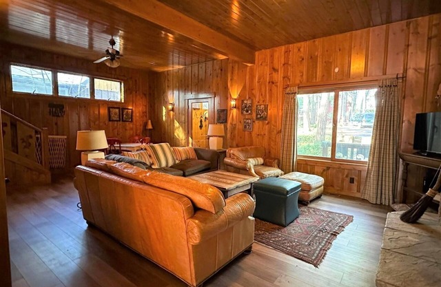 The Nut House - Twain Harte Lake Access